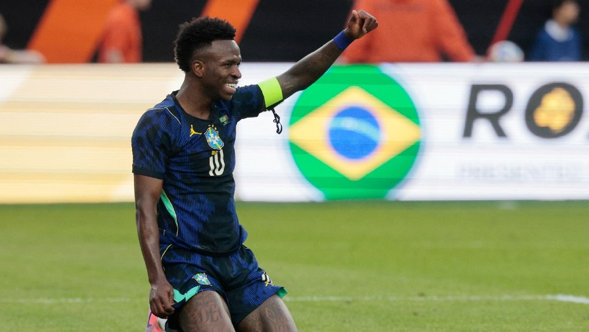 Vinicius sufre molestias musculares y preocupa a Brasil (Reuters)