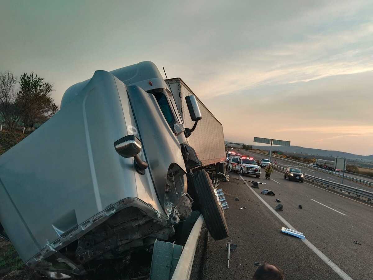 El accidente ocurrió en la autopista Guadalajara-Zapotlanejo. (Cortesía)