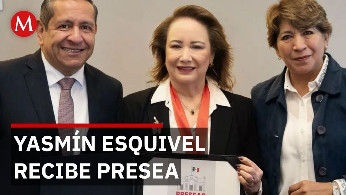 Dan Presea al Mérito en Derecho Constitucional del PJEM a Yasmín Esquivel