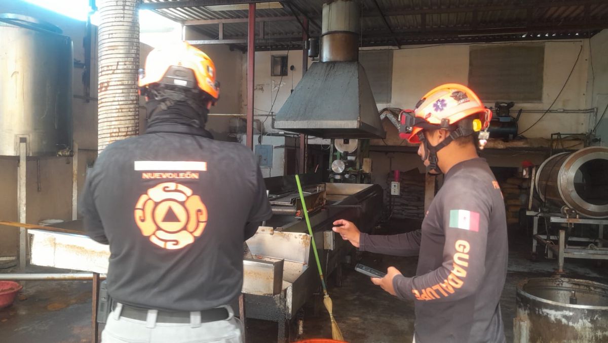 El siniestro consumió en su totalidad un traste tipo bañera | Especial