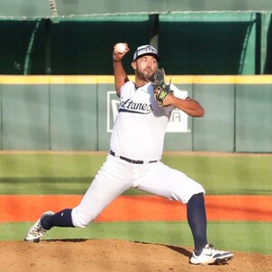 Sultanes de Monterrey vence a Tecolotes de los Dos Laredos en tercer partido de preparación.
