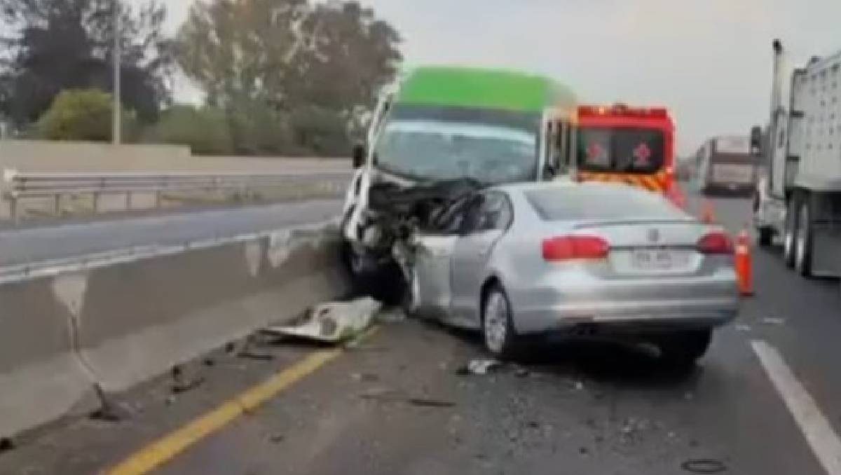 La atención del accidente en el CEM provocó retrasos en el flujo vehicular. Foto: (Especial)