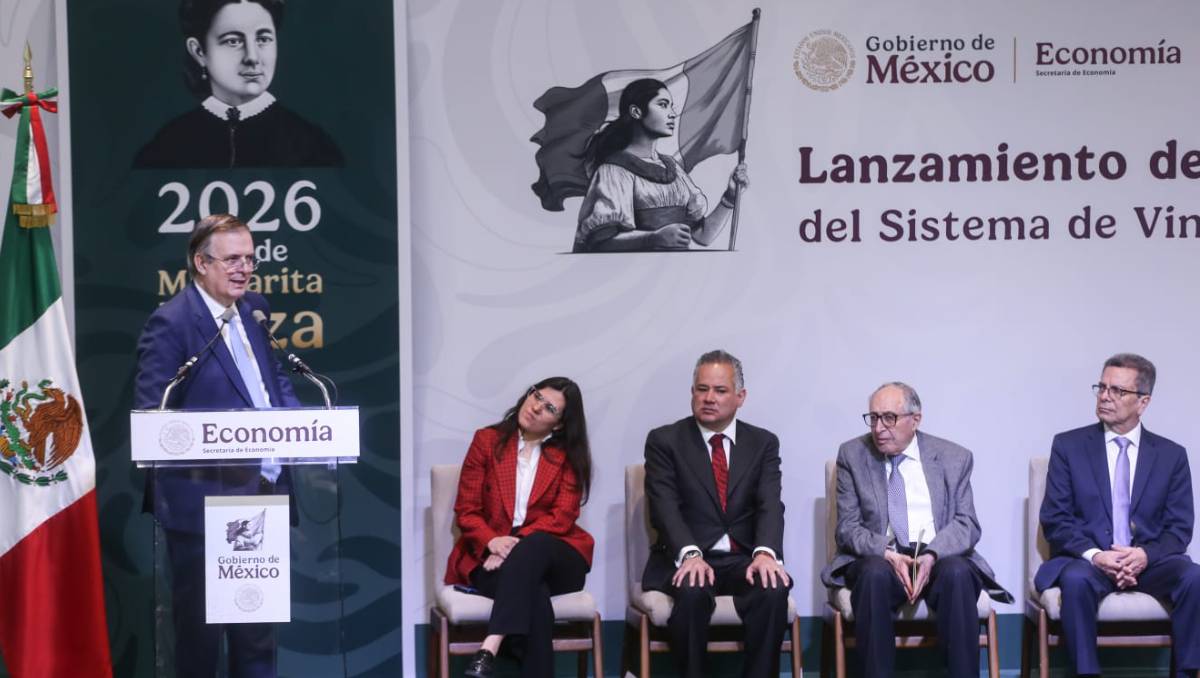 Director y directora MPI, secretario de Salud, director Cofepris, Marcelo Ebrad. Foto: Araceli López