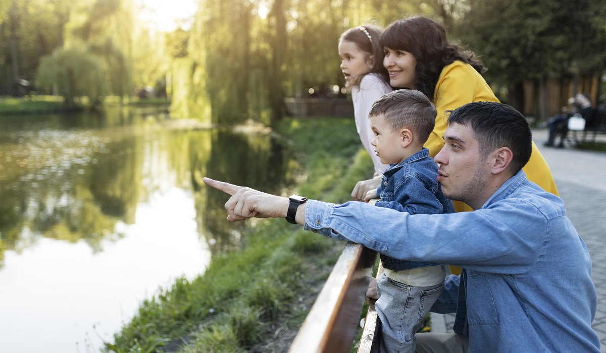 El ecoturismo es un viaje responsable a áreas naturales que conservan el ambiente y mejoran el bienestar de la población local. (freepik.es)