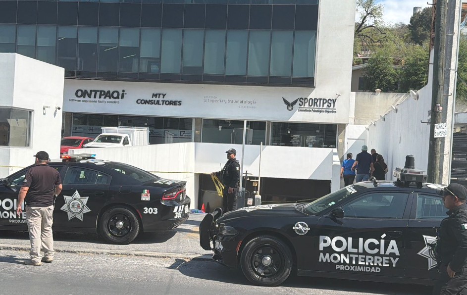 Elementos de la Policía de Monterrey y la Agencia Estatal de Investigaciones arribaron al lugar. | Miranda Arias