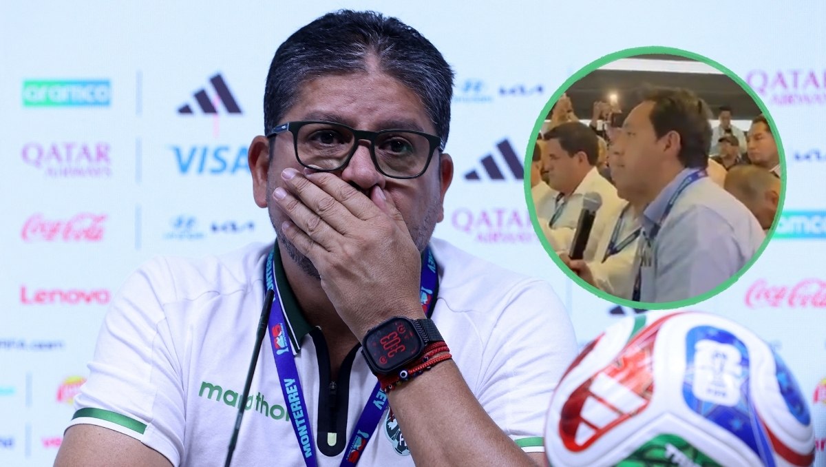Periodista boliviano se quiebra en conferencia de prensa previo a Final del repechaje (AFP / Jorge Rosales)