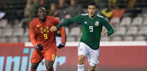 Raúl Jiménez durante un partido amistoso ante Bélgica celebrado en noviembre de 2017.