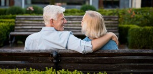 Las salidas románticas ayudan al bienestar de una relación, pero los hábitos diarios hacen aún más la diferencia