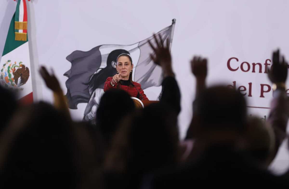 Sheinbaum llama a reforzar protección civil en estadios tras muerte de aficionado | Javier Ríos