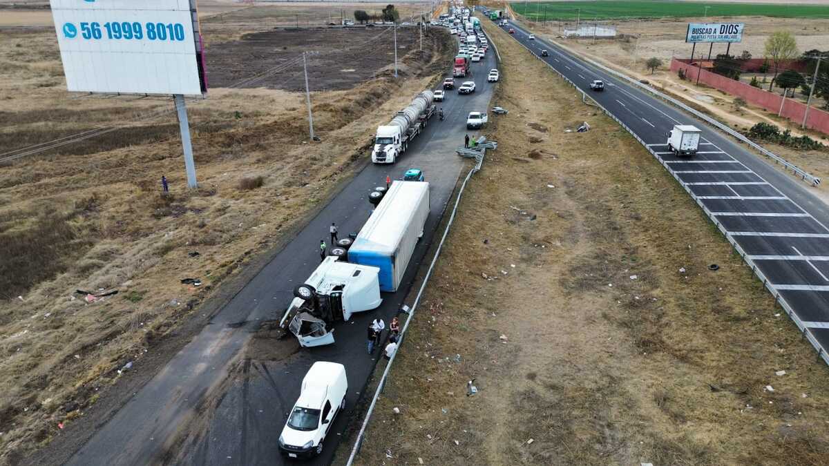 Vuelca tráiler en la carretera México–Pachuca. (Jorge Sánchez)