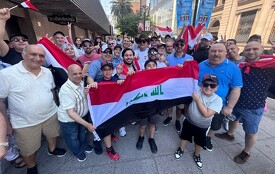 Seguidores de Irak y Bolivia disfrutan del ambiente mundialista en el centro de Monterrey previo al repechaje. Destacan la comida y la hospitalidad regia.