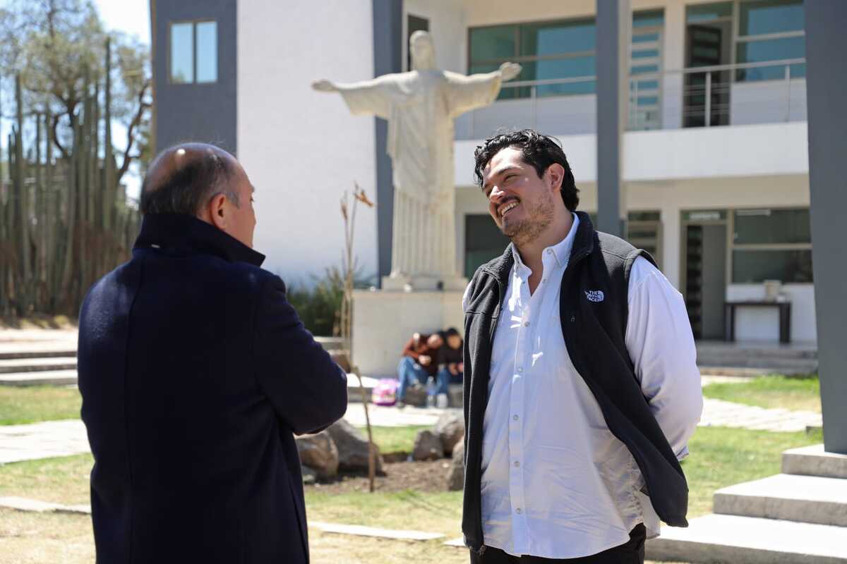 La fundación “Nadie se queda atrás” realizó la donación de cuatro guitarras y dos teclados al Centro Pastoral Fe y Arte. (Cortesía)