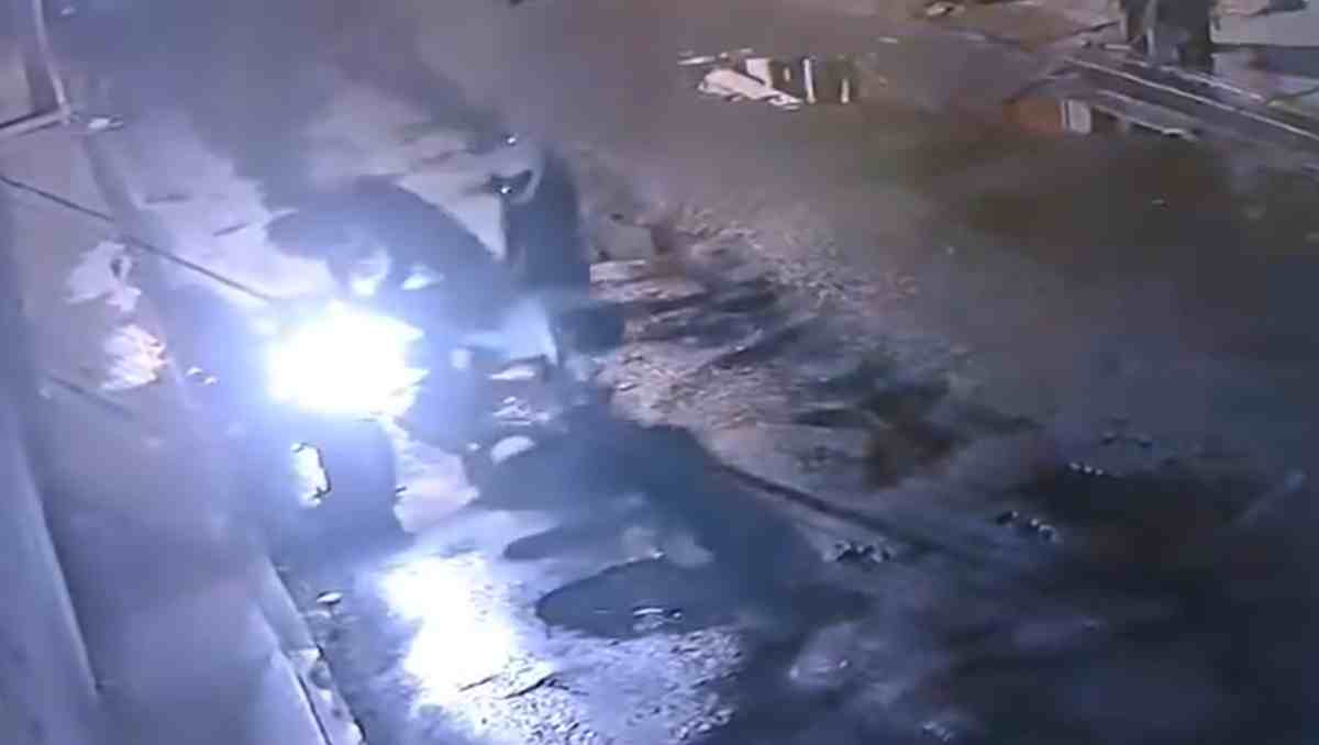 Dos hombres en motocicleta dejaron los restos en la colonia Ahuizotla y huyeron del lugar. Especial