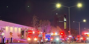 Un incendio se registró esta noche en un edificio en el municipio de San Pedro Garza García.