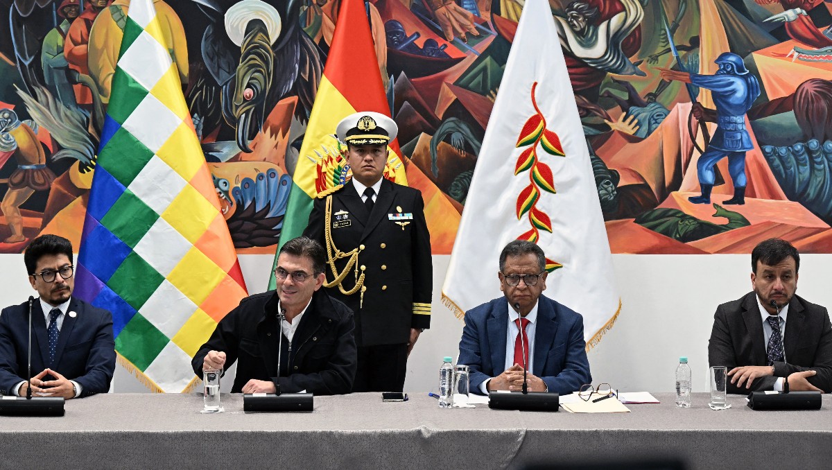 Mandatarios de Bolivia durante una conferencia de prensa sobre el sector de hidrocarburos en la Casa Grande del Pueblo, en La Paz