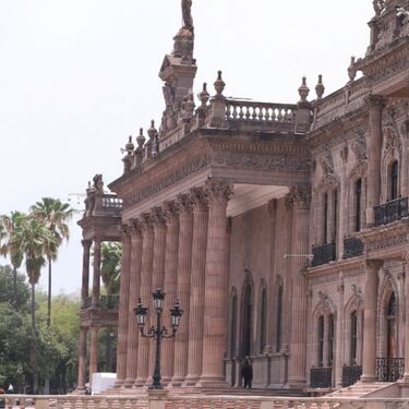 HR Ratings reportó que la deuda pasó de los 76 mil 380 millones de pesos a 79 mil 768 millones.