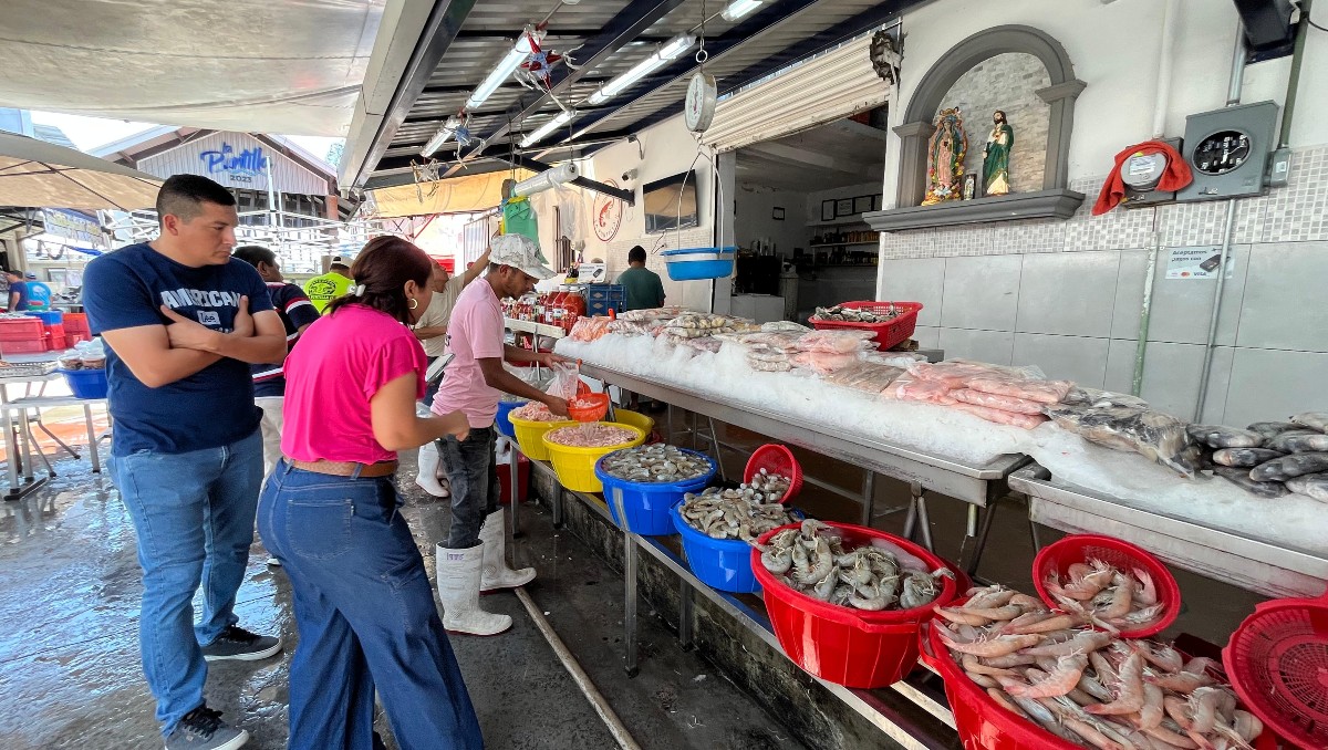 Reportan caída de ventas en mercado de La Puntilla tras derrame. (Yazmín Sánchez)