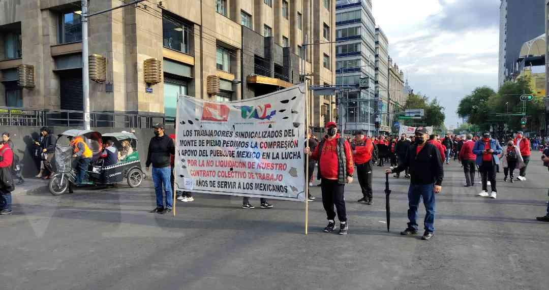 Al menos 100 trabajadores participaron en la protesta. (Foto: Jorge Becerril)