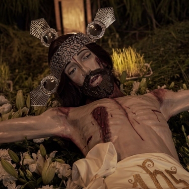 Durante la Semana Santa, las familias de San Martín Hidalgo en Jalisco, viven su fe con el tendido y veneración de las imágenes