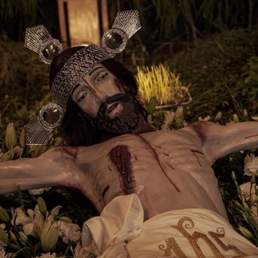 Durante la Semana Santa, las familias de San Martín Hidalgo en Jalisco, viven su fe con el tendido y veneración de las imágenes