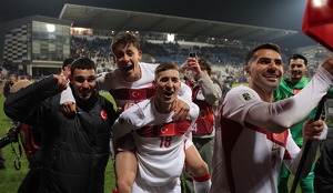 Turquía con gol de Kerem Akturkoglu, venció a Kosovo en el Repechaje UEFA y regresará a un Mundial tras 24 años de ausencia