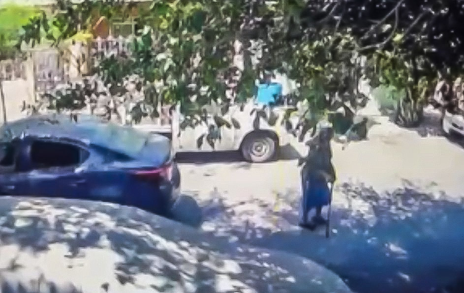 El vehículo se movía de reversa en alta velocidad cuando impactó con Doña Filiberta. | Especial