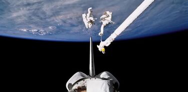 De la selección estricta al 'efecto overview' y el regreso a la Tierra: los nuevos horizontes que plantean los viajes espaciales para la mente.