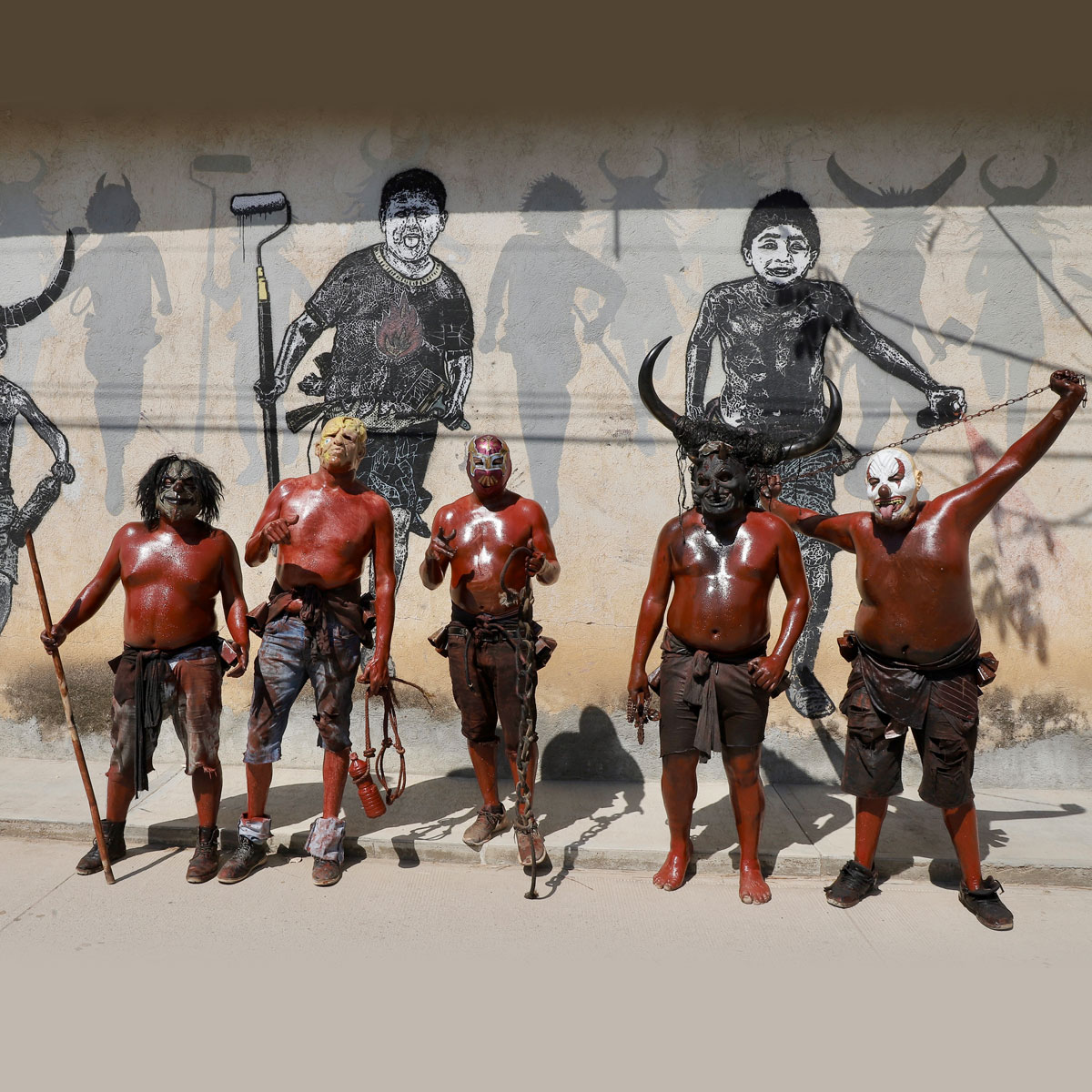 Cada año, previo a Semana Santa, San Martín Tilcajete celebra un carnaval donde lo sagrado y lo profano se entrelazan en una tradición zapoteca que ha perdurado