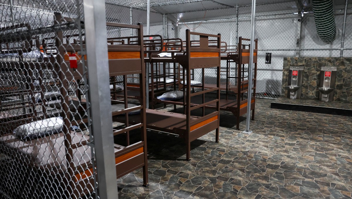 Los centros de procesamiento de migrantes son señalados por condiciones precarias | Reuters