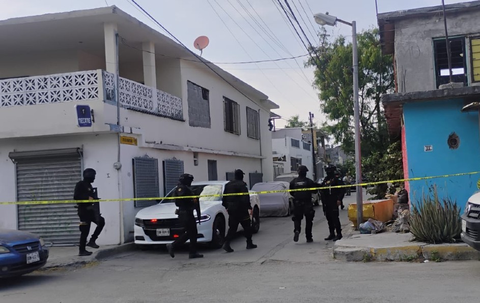 Elementos de Fuerza Civil mantuvieron el resguardo perimetral del inmueble tras el intento de ejecución. | Sandra González