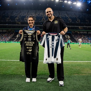 Fuerza Regia Femenil estuvo presente en el Gigante de Acero durante el partido entre Rayadas y Pumas Femenil