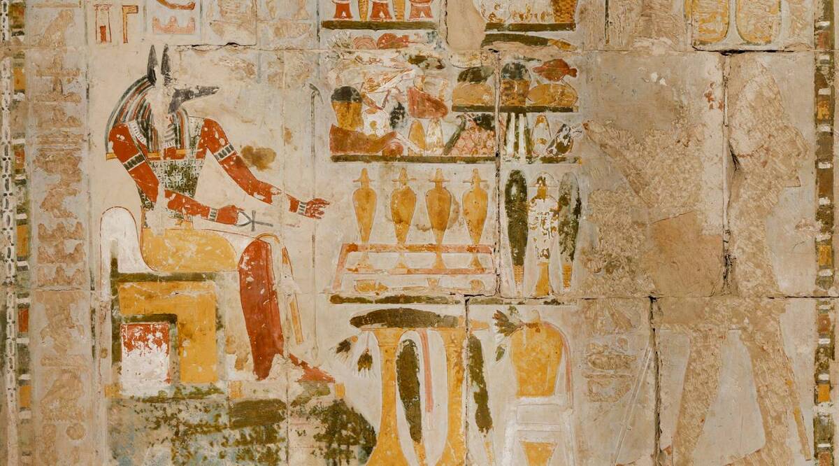Una imagen sin fecha muestra una imagen borrada de la reina Hatshepsut en la pared de su templo en Deir el-Bahari, Luxor. | Maciej Jawornicki