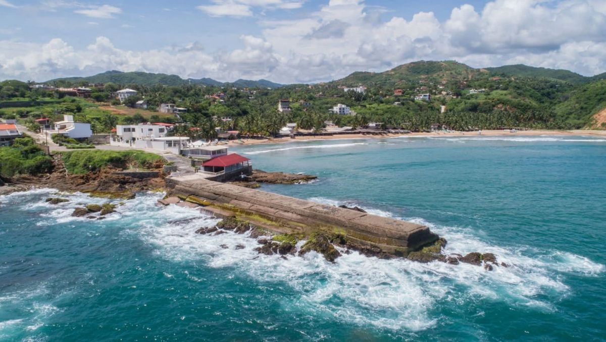 Muestreos confirman calidad del agua en playas michoacanas. | Especial