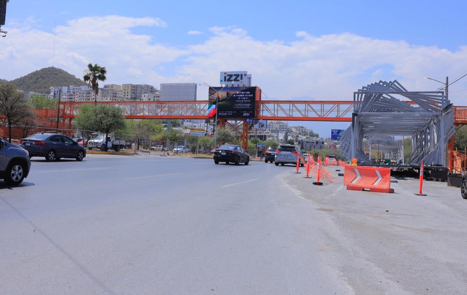 La obra consiste en el montaje de un puente peatonal que conectará el Parque Río La Silla con el Corredor Eloy Cavazos. | Especial