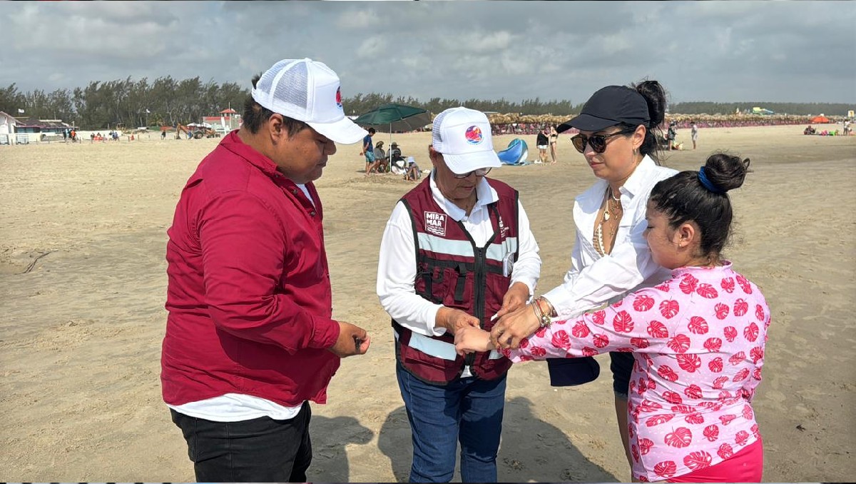 Operativo especial en Playa Miramar para atención de menores extraviados. (Mario Juárez)