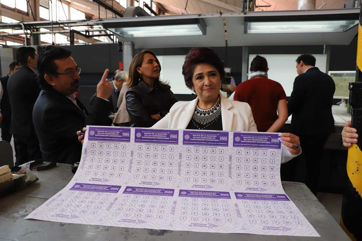 Patricia Avendaño en el inicio de la impresión de boletas para la Consulta Ciudadana y elección de COPACO en CdMx. | Foto: Javier Ríos