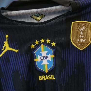 Una playera pirada del Mundial donde Brasil es campeón del mundo