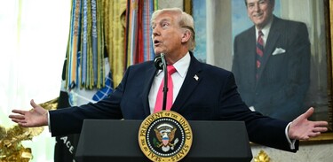 Trump en ceremonia discute temas con Iran