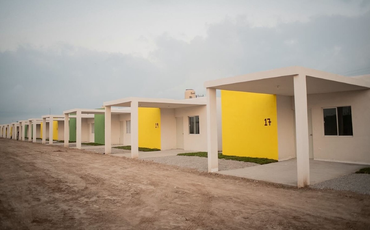 Viviendas CONAVI entregadas a familias pesqueras de El Mezquital, Matamoros. | Gobierno del Estado