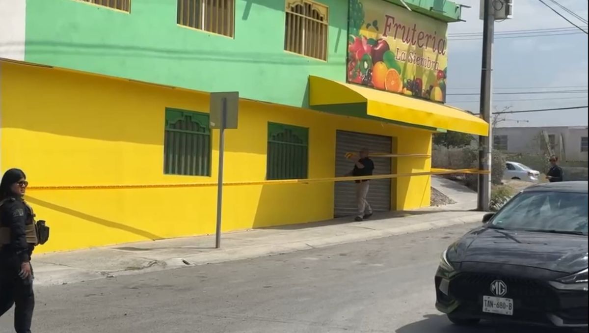 Agentes ministeriales procedieron a entrevistar a los trabajadores y encargados del establecimiento. Agustín Martínez