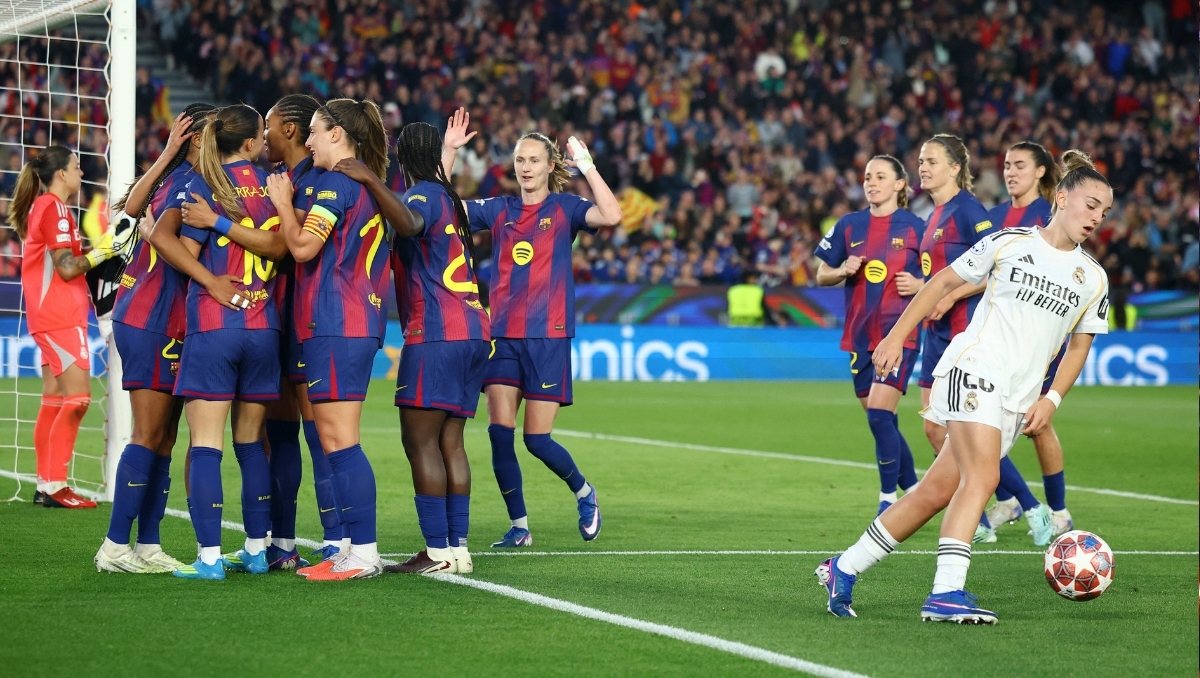Barcelona clasifica a Semifinales de la Champions League Femenina tras aplastar al Real Madrid (Reuters)