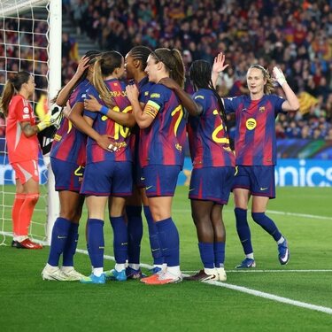 El Barcelona clasificó a las Semifinales de la Champions League Femenina tras aplastar al Real Madrid en los Cuartos de Final.