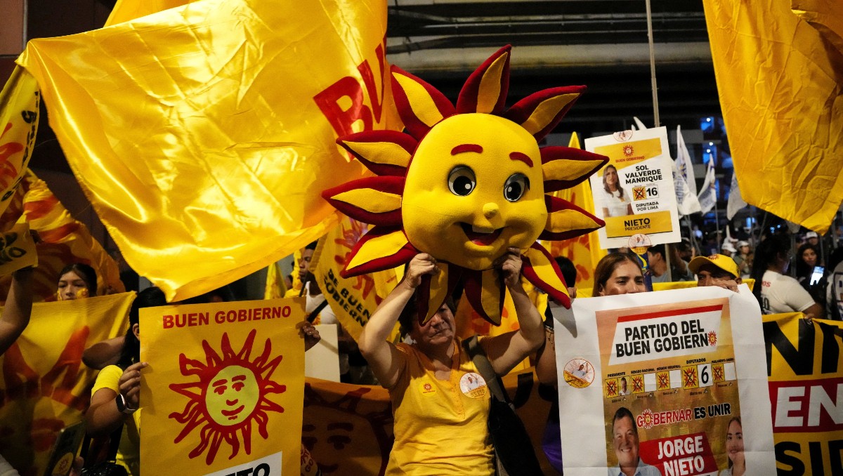 #AlMomento
Sismo de magnitud 4 sacude Lima y el Callao en plena jornada electoral