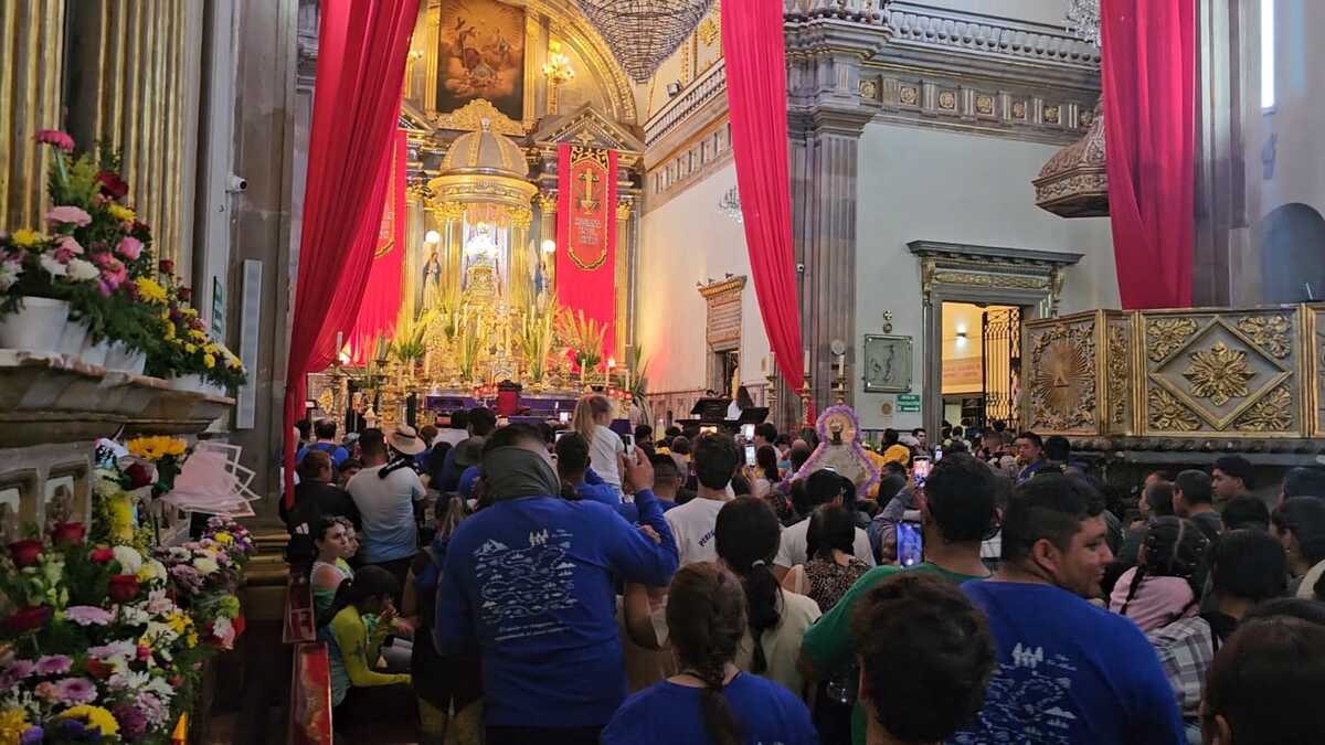 Feligreses en el templo de Talpa de Allende. (Juan Carlos Munguía)
