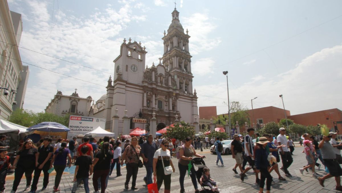 Fieles comenzaron desde las primeras horas la visita de los 7 templos en la Catedral | Luis Guerra