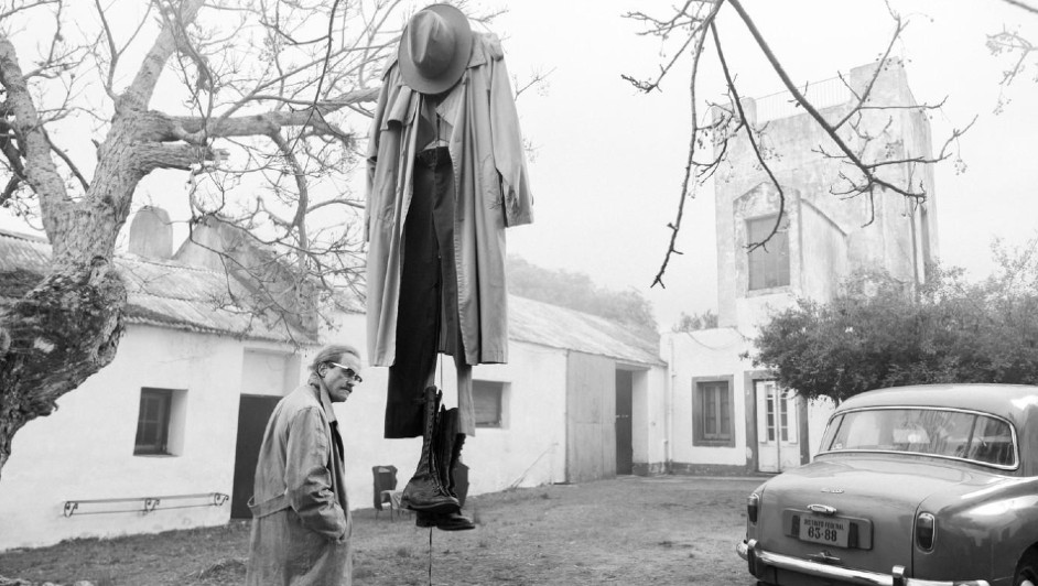 #Laberinto | 'La desaparición de Josef Mengele' cuestiona la idea del mal banal y lo presenta como una presencia histórica activa que nos involucra directamente, exigiendo al espectador reconocer su proximidad sin necesidad de mostrar el horror.