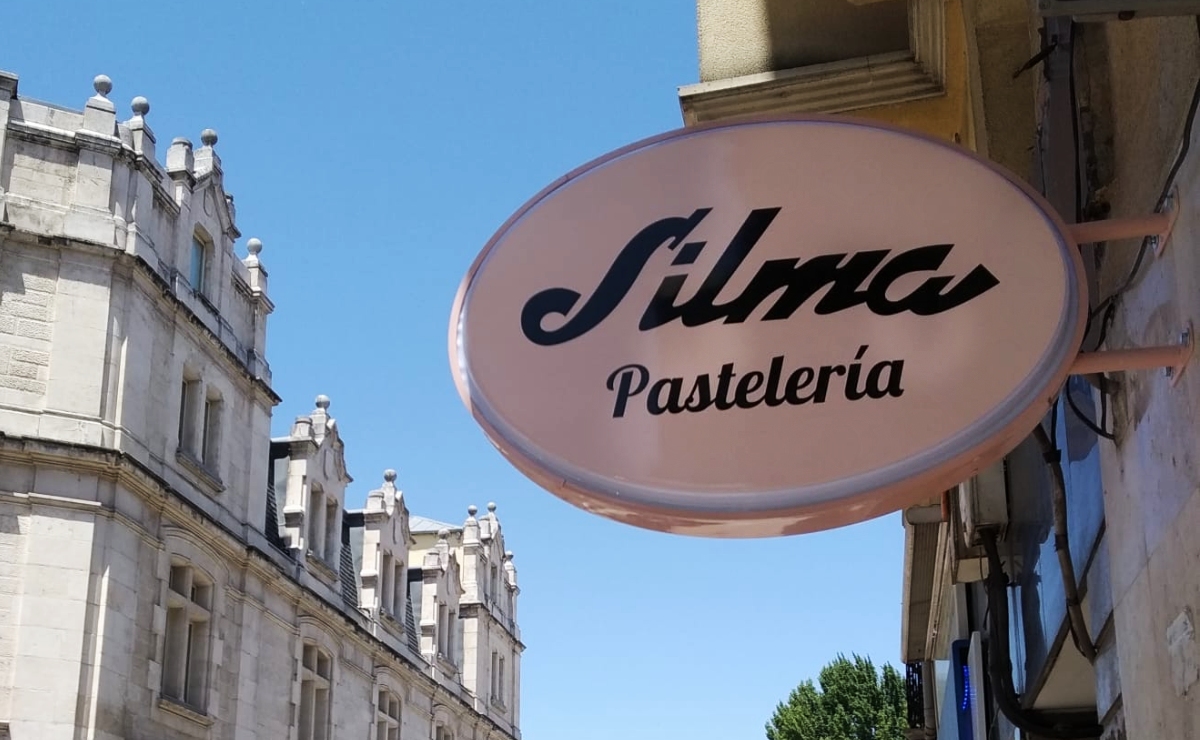 Letrero a la entrada de la Pastelería Silma. (Imagen: FB Silma Burgos)