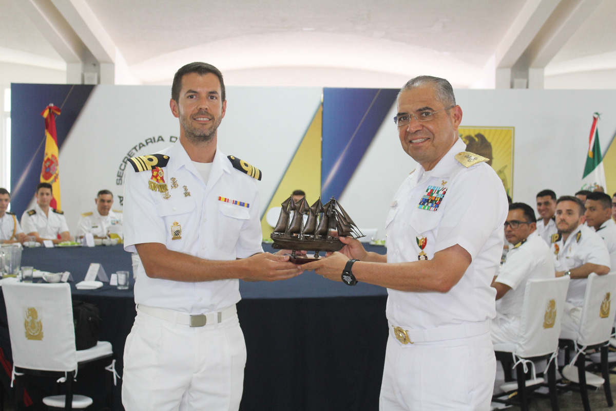 La tripulación española fue integrada por un capitán, dos oficiales y 26 guardiamarinas. | Especial