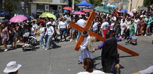 Para esta edición del Viacrucis en el Barrio de Chapalita, se contó con alrededor de 60 personas que dieron vida a la representación.