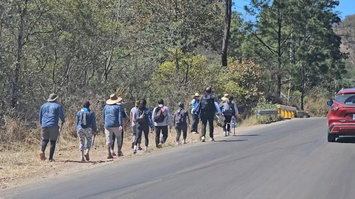 Heriberto, junto a miles de peregrinos, andan por la ruta a Talpa en esta Semana Santa (Foto: Juan Carlos Munguía)